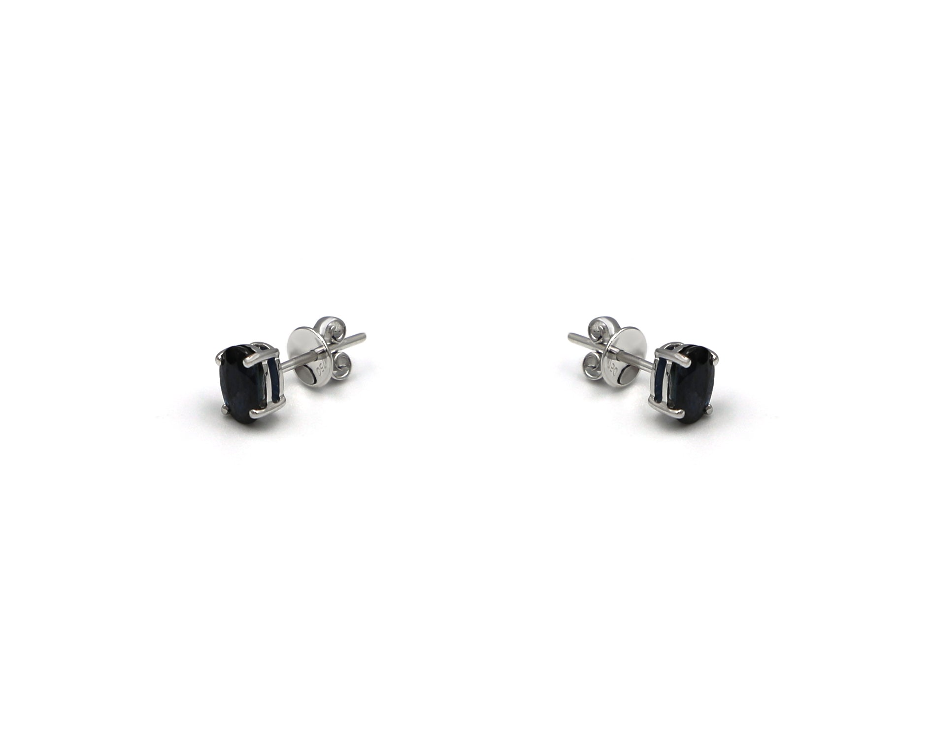 18K White Gold Earring With Blue Sapphire Gemstone