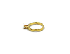 18K Gold Ring With Diamond UR04960
